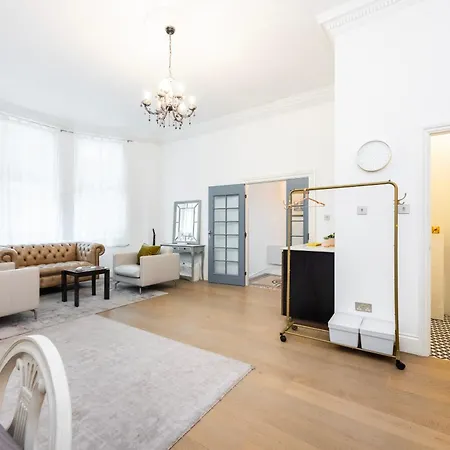 Modern 1 Bedroom Near Kensington High Street